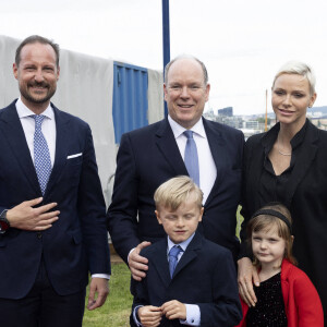 Le prince Haakon de Norvège, le prince Albert II de Monaco, la princesse Charlene, le prince Jacques et la princesse Gabriella - Le prince Albert II de Monaco inaugure l'exposition l’exposition "Sailing the Sea of Science, Scientist and explorer. Prince Albert Ier and the early norwegian exploration of Svalbard " au Fram Museum à Oslo le 22 juin 2022.