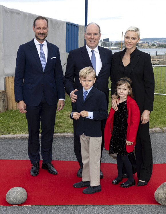 Le prince Haakon de Norvège, le prince Albert II de Monaco, la princesse Charlene, le prince Jacques et la princesse Gabriella - Le prince Albert II de Monaco inaugure l'exposition l’exposition "Sailing the Sea of Science, Scientist and explorer. Prince Albert Ier and the early norwegian exploration of Svalbard " au Fram Museum à Oslo le 22 juin 2022.