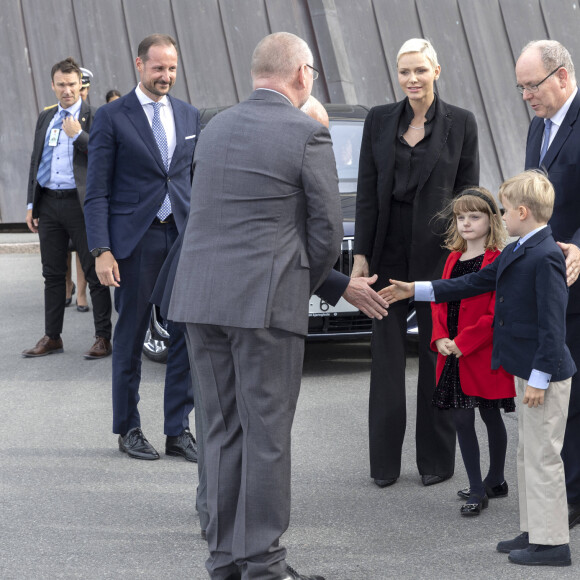 Le prince Haakon de Norvège, le prince Albert II de Monaco, la princesse Charlene, le prince Jacques et la princesse Gabriella - Le prince Albert II de Monaco inaugure l'exposition l’exposition "Sailing the Sea of Science, Scientist and explorer. Prince Albert Ier and the early norwegian exploration of Svalbard " au Fram Museum à Oslo le 22 juin 2022.