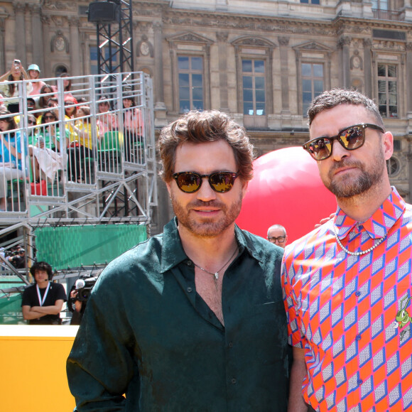 Edgar Ramirez, Justin Timberlake et Omar Sy lors du défilé de mode Homme printemps-été 2023 Louis Vuitton dans la cour Carrée du Louvre à Paris, France, le 23 juin 2022. © Bertrand Rindoff/Bestimage 