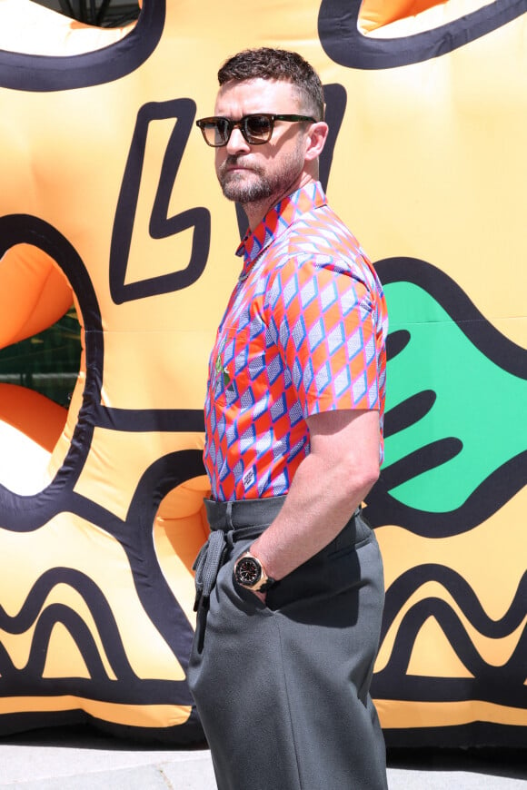 Justin Timberlake lors du défilé de mode Homme printemps-été 2023 Louis Vuitton dans la cour Carrée du Louvre à Paris, France, le 23 juin 2022. © Bertrand Rindoff/Bestimage 