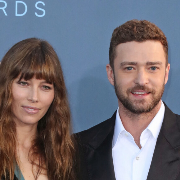 Jessica Biel et son mari Justin Timberlake lors de la 22ème soirée annuelle Critics' Choice Awards au Barker Hangar à Santa Monica, le 11 décembre 2016. 