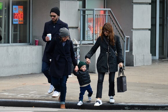 Jessica Biel et son mari Justin Timberlake se promènent à New York et font du shopping à l'occasion de leurs vacances, ils rejoindront leur fils Silas Randall Timberlake plus tard dans la journée à New York le 27 novembre 2016.