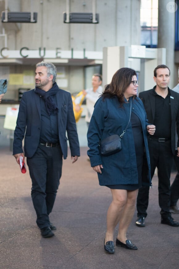 Exclusif - Alexis Corbière et sa compagne Raquel Garrido quittent le tribunal de Bobigny le 19 septembre 2019 © Tiziano Da Silva/Bestimage