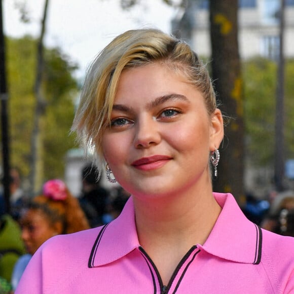 Louane Emera arrive au défilé de mode Miu Miu lors de la Fashion Week printemps/été 2022 à Paris, France, le 5 octobre 2021. © Veeren Ramsamy-Christophe Clovis/Bestimage 