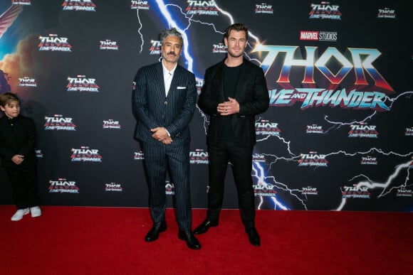 Taika Waititi, Chris Hemsworth à la première du film "Thor: Love and Thunder" à Syndey, le 27 juin 2022. 