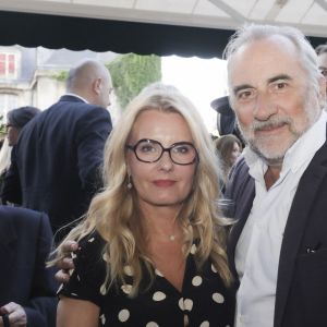 Carole Fernandez, Antoine Duléry lors de la soirée de l'été littéraire et musical aux Deux Magots à Paris le 27 juin 2022. © Jack Tribeca / Bestimage 