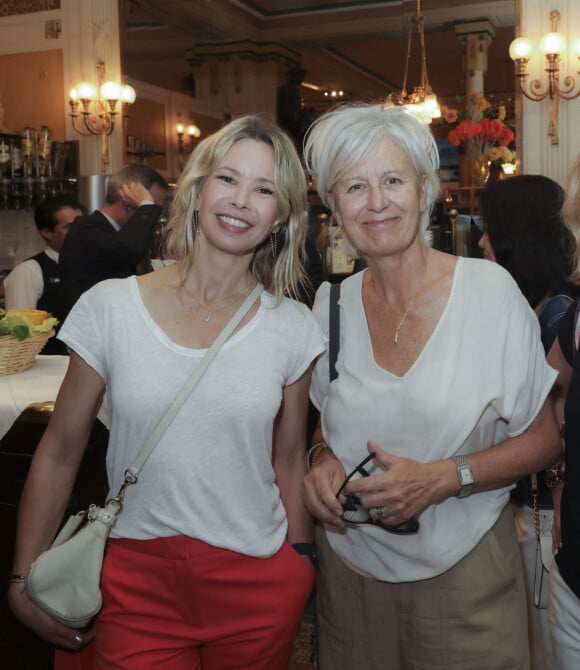 Romane Serda, Annie Lemoine lors de la soirée de l'été littéraire et musical aux Deux Magots à Paris le 27 juin 2022. © Jack Tribeca / Bestimage 