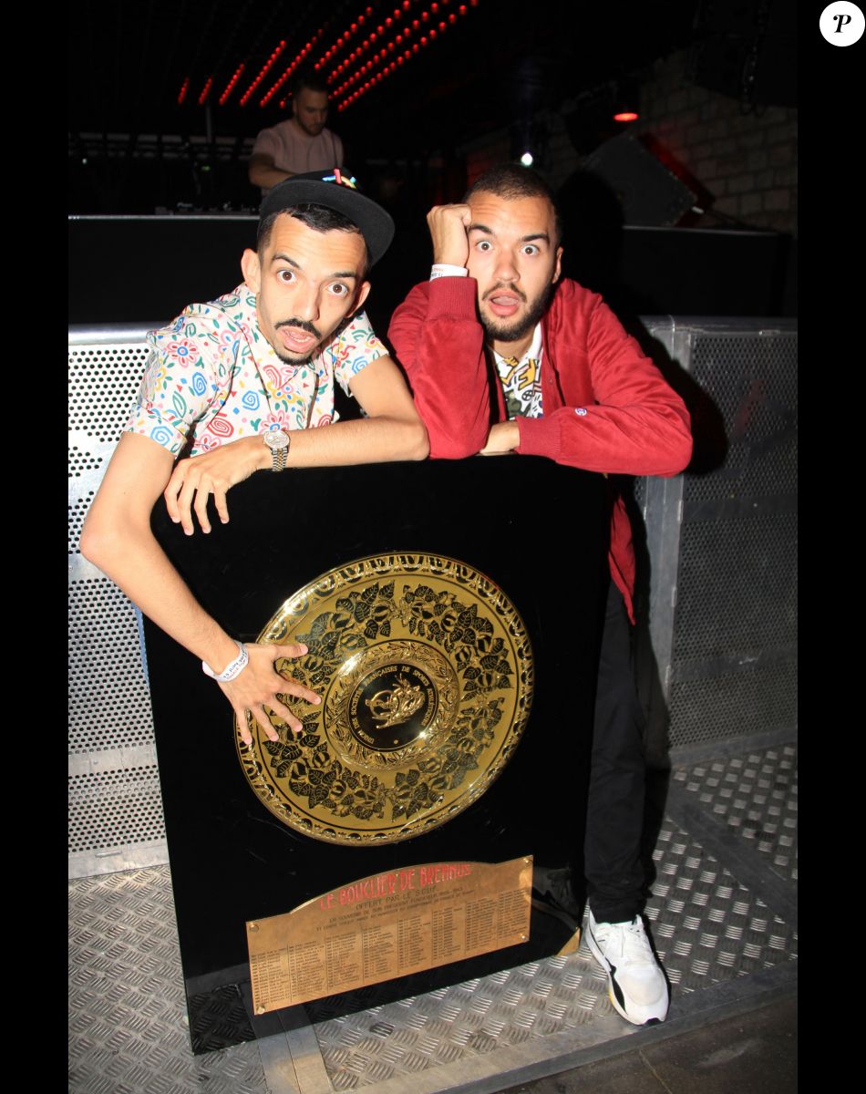 Bigflo et Oli - Les joueurs de rugby du Stade Toulousain font la fête sur la péniche "Faust" après leur victoire sur Clermont en finale du Top 14 à Paris le 15 juin 2019. © Philippe Baldini/Bestimage