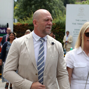 Mike Tindall et sa femme Zara Phillips à leur arrivée au stade de Wimbledon, à l'occasion de la deuxième journée du tournoi de tennis. Le 28 juin 2022.