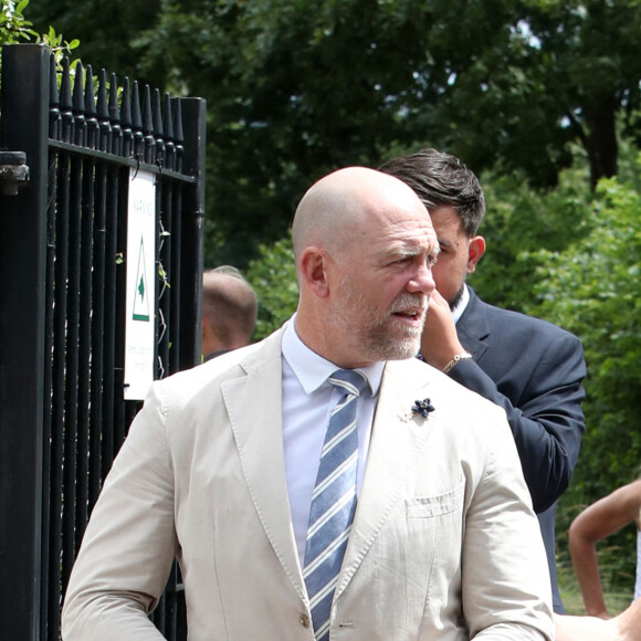 Mike Tindall et sa femme Zara Phillips à leur arrivée au stade de Wimbledon, à l'occasion de la deuxième journée du tournoi de tennis. Le 28 juin 2022 