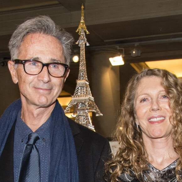Thierry Lhermitte et sa femme Hélène lors de la 22ème édition des "Sapins de Noël des Créateurs" au théâtre des Champs-Elysées. La soirée est placée cette année sous le thème enchanteur "Sapin Vert & Flocons d'Or". Les convives ont pu assister à l'exposition qui était suivie d'une vente aux enchères et d'un dîner. Paris, le 17 novembre 2017. © Pierre Perusseau/Bestimage