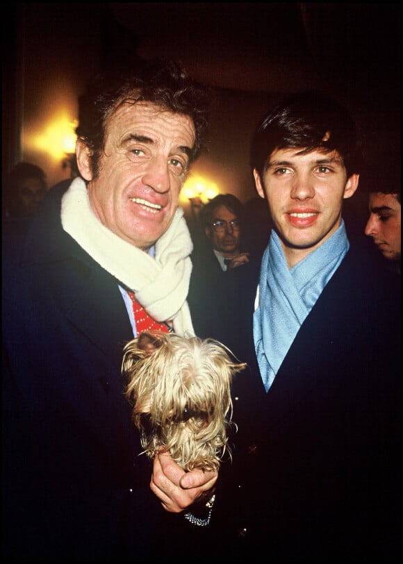 Jean-Paul Belmondo, son chien et son fils Paul Belmondo en 1987. 