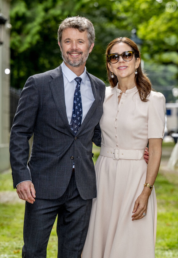 Le prince Frederik et la princesse Mary de Danemark lors d'une réception à l'ambassade du Danemark à La Haye, Pays-Bas, le 21 juin 2022, dans le cadre du voyage de promotion commerciale du couple avec une délégation commerciale aux Pays-Bas. 