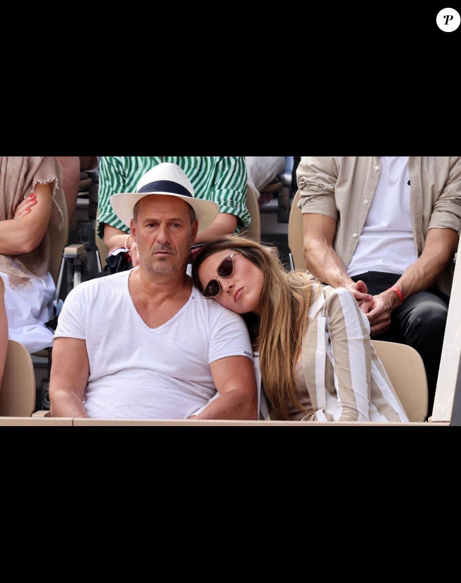 Roger Erhart et sa compagne Delphine Wespiser, Miss France 2012 - Célébrités dans les tribunes des internationaux de France de Roland Garros à Paris le 31 mai 2022. © Cyril Moreau - Dominique Jacovides/Bestimage