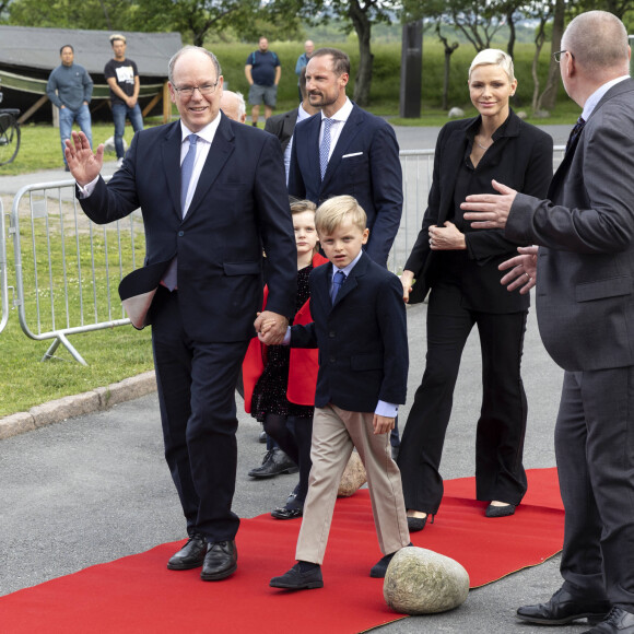 Le prince Albert II de Monaco inaugure l'exposition l'exposition "Sailing the Sea of Science, Scientist and explorer. Prince Albert Ier and the early norwegian exploration of Svalbard ".