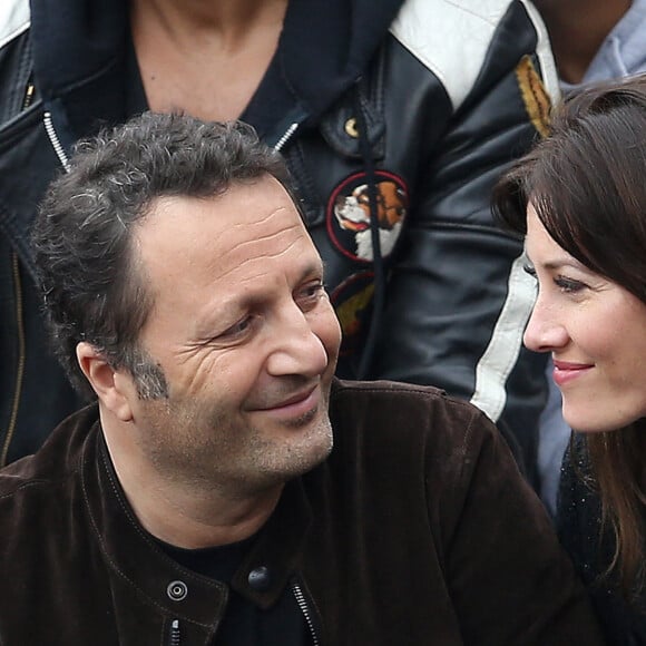 Arthur (Jacques Essebag) et sa compagne Mareva Galanter dans les tribunes de la finale homme des internationaux de France de Roland Garros à Paris le 5 juin 2016. © Moreau-Jacovides / Bestimage