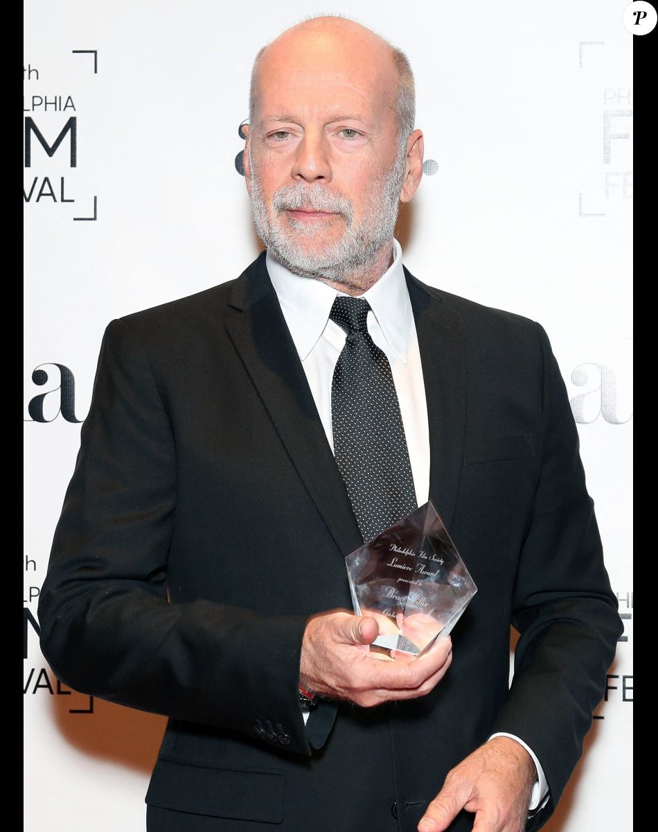 Bruce Willis à la 2ème soirée annuelle Luminere Award de M. Night Shyamalan au 26ème Festival du Film de Philadelphie, le 26 octobre 2017