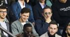 Dans 50 minutes Inside, Gad Elmaleh répond en toute sincérité aux questions de Nikos Aliagas sur sa famille, notamment ses deux garçons Noé et Raphaël.
