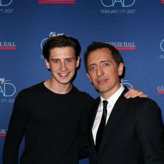Exclusif - Gad Elmaleh avec son fils Noé lors du photocall du spectacle de Gad Elmaleh "Oh My Gad" au "Carnegie Hall" à New York, le 11 février 2017