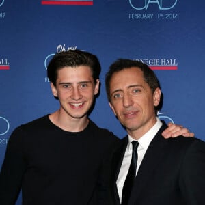 Exclusif - Gad Elmaleh avec son fils Noé lors du photocall du spectacle de Gad Elmaleh "Oh My Gad" au "Carnegie Hall" à New York, le 11 février 2017