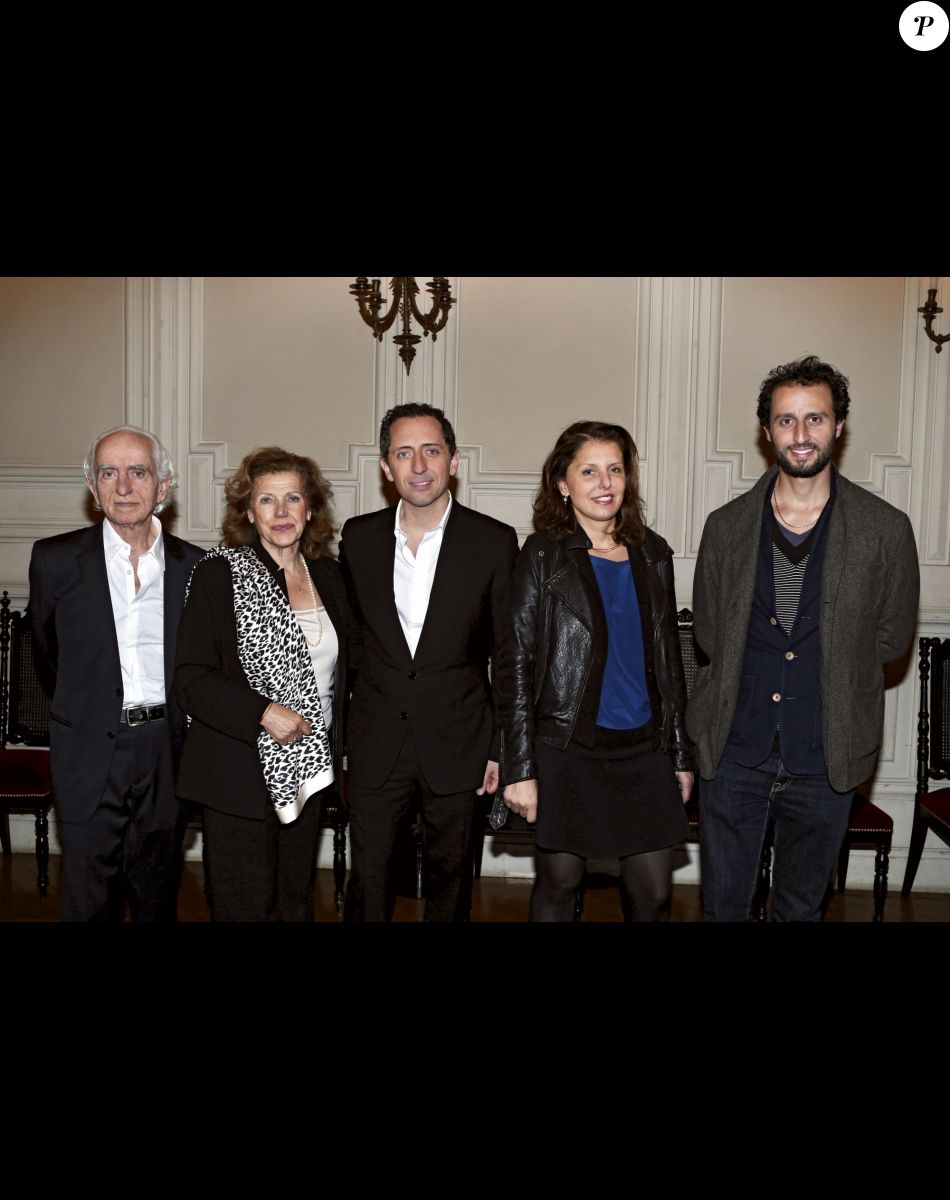 Exclusif - Gad Elmaleh en famille, son père David, sa mère Régine, sa soeur Judith et son frère Arié - Gad Elmaleh triomphe avec son spectacle "Sans Tambour" à l'Opéra Garnier à Paris le 16 mars 2014.