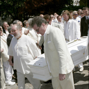 Carlos, Eddy Mitchell, Johnny Hallyday et Guillaume Barclay lors de la messe des obsèques d'Eddie Barclay en l'église Saint-Germain en 2005