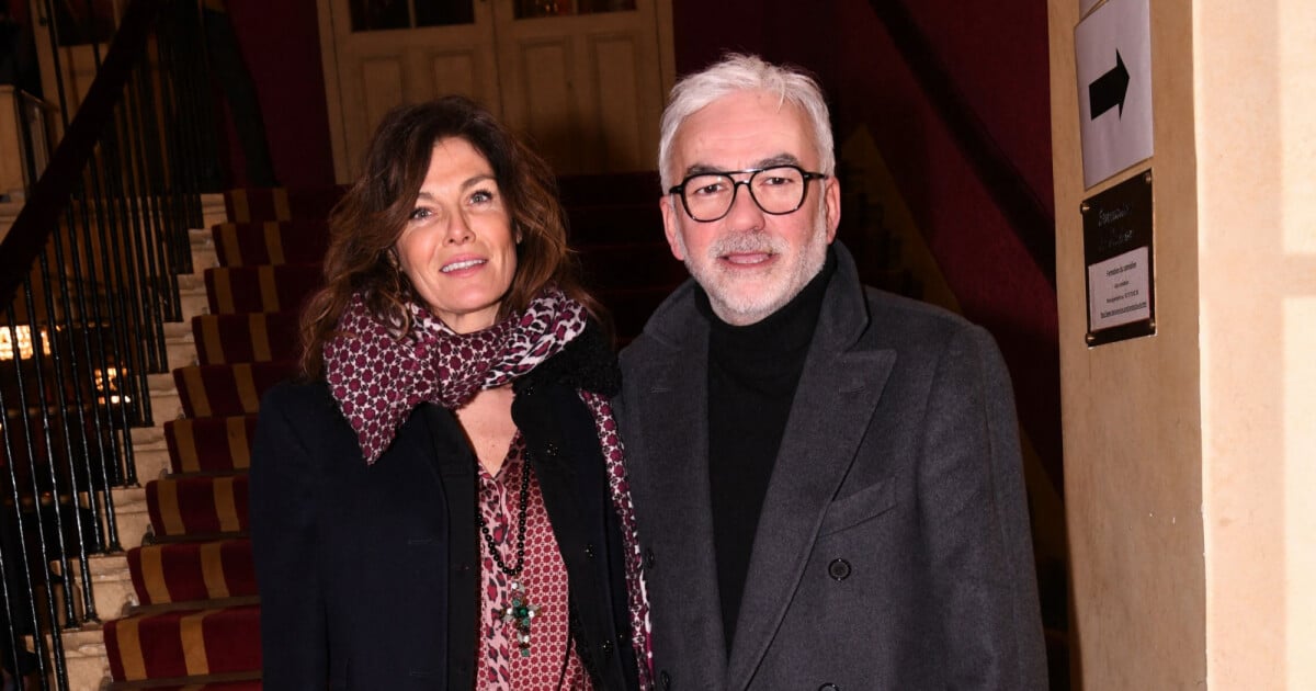 Pascal Praud brave un interdit de sa "fiancée" Catherine : rares  confidences sur leur couple - Purepeople