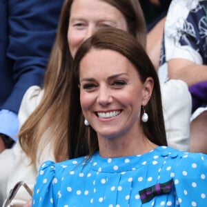 La Duchesse de Cambridge dans la tribune royale du tournoi 2022 de Wimbledon au All England Lawn Tennis and Croquet Club, Wimbledon, le 5 juillet 2022. @ Stephen Lock