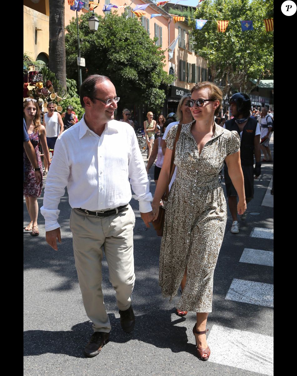 Le couple présidentiel François Hollande et Valérie Trierweiler ont fait leur première sortie à Bormes-les-Mimosas, le 3 août 2012.