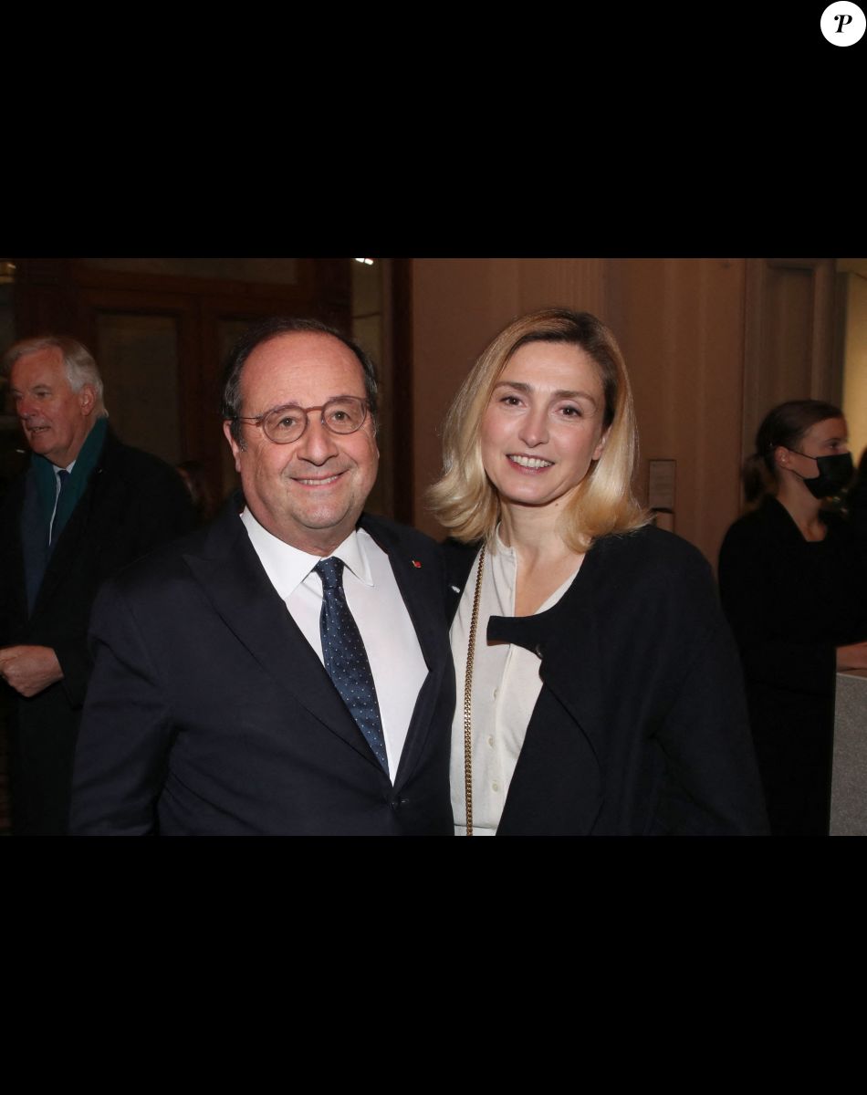 François Hollande et sa compagne Julie Gayet - Vernissage de l'exposition de la Collection François Pinault du Sculpteur Charles Ray à la Bourse du Commerce à Paris, France, le 15 Février 2022. Bertrand Rindoff/Bestimage