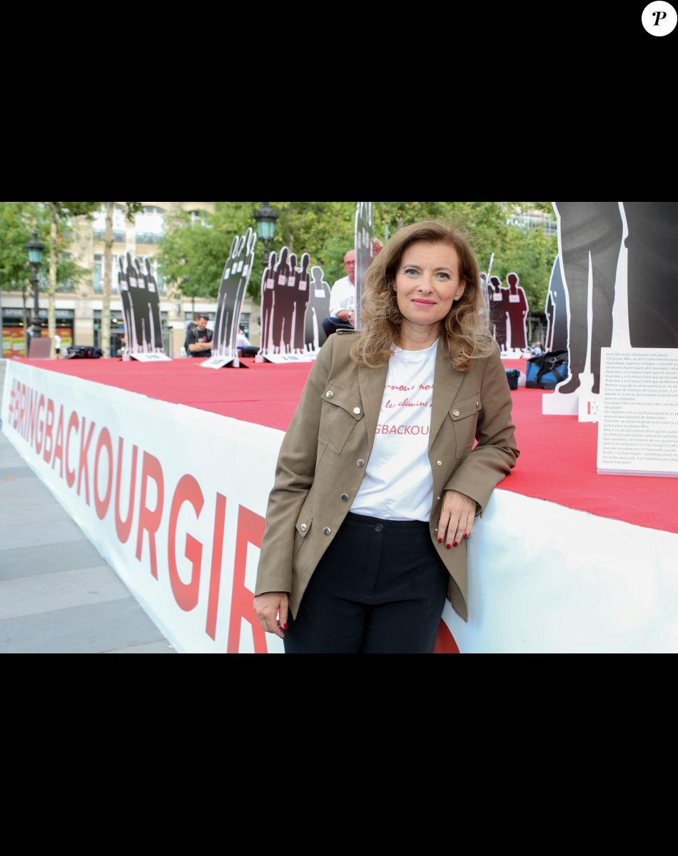 Valérie Trierweiler lors de l'inauguration de l'exposition éphémère " Bring Back Our Girls " en soutien aux nigérianes enlevées en avril, place de la République à Paris, le 28 juillet 2014.