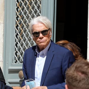 Exclusif - Bernard Tapie - Mariage civil de Sophie Tapie et Jean-Mathieu Marinetti à la mairie de Saint-Tropez en présence de leurs parents et de la famille le 20 août 2020. 