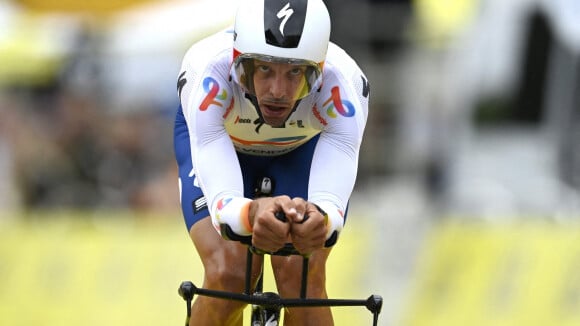 Tour de France : Terrible choc entre cyclistes et spectateurs, deux coureurs doivent abandonner ! (VIDEO)