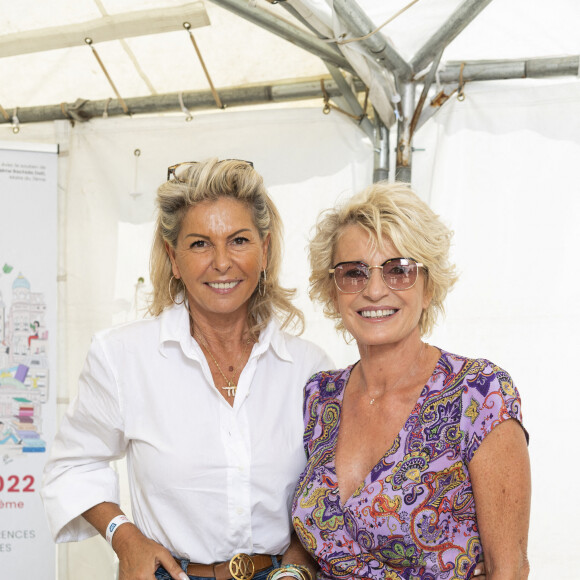 Caroline Margeridon et Sophie Davant - Festival des Livres et des Artistes organisé par l'association "Lecture pour Tous" engagée dans la lutte contre l'illettrisme au Mail Branly à Paris le 2 juillet 2022. © Pierre Perusseau / Jack Tribeca / Bestimage 