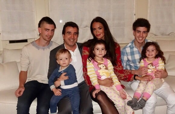 Arnaud Lagardère, sa femme Jade Forêt et ses 5 enfants, Alexandre, Emery, Liva, Mila et Nolan