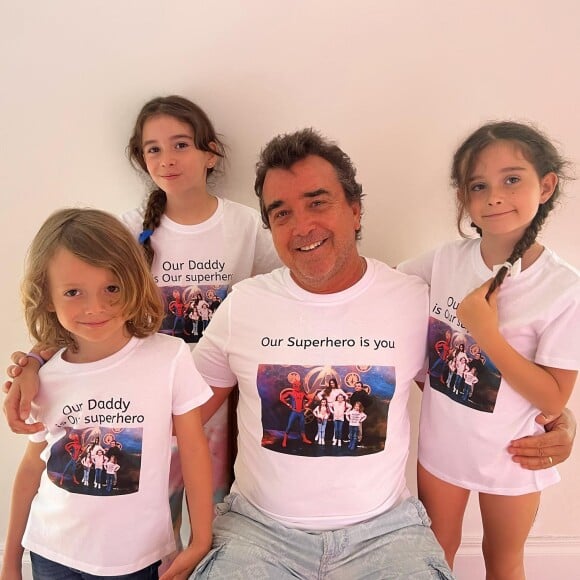 Arnaud Lagardère et Liva, Mila et Nolan, les trois enfants qu'il a eus avec Jade Lagardère