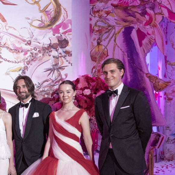 Pierre Casiraghi, Beatrice Borromeo, Andrea Casiraghi, Tatiana Santo Domingo, Charlotte Casiraghi, Dimitri Rassam et la princesse Alexandra de Hanovre et Ben Sylvester Strautmann lors du Bal de la Rose 2022 au Sporting Club de Monaco en faveur de la Fondation Princesse Grace le 8 juillet 2022. La princesse Caroline, fille aînée de la défunte princesse Grace, en est la présidente. Le Bal de la Rose, créé par la princesse Grace de Monaco en 1954, fait son grand retour en 2022, après deux ans d'absence en raison de la crise sanitaire. Il se déroule toujours au mois de mars mais l'édition 2022 a été reportée au 8 juillet en raison des conditions sanitaires. © Cyril Moreau / Pool Monaco / Bestimage 