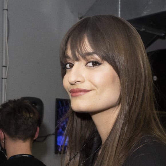 Exclusif - Clara Luciani - Backstage de l'émission spéciale "Unis pour l'Ukraine" à la Maison de la Radio et de la Musique, diffusée en direct sur France 2 et présentée par Nagui et Leïla.Kaddour à Paris le 8 mars 2022. © Cyril Moreau / Jack Tribeca / Bestimage 