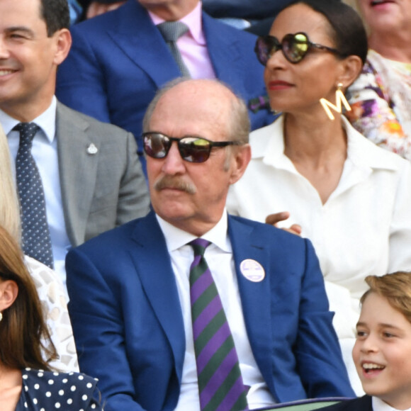 Le prince William, duc de Cambridge, et Catherine (Kate) Middleton, duchesse de Cambridge, avec le prince George de Cambridge dans les tribunes de la finale du tournoi de Wimbledon, le 10 juillet 2022.