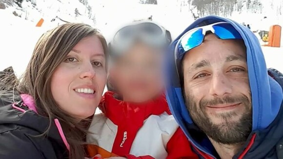 Delphine et Cédric Jubillar avec leur fils aîné Louis au ski