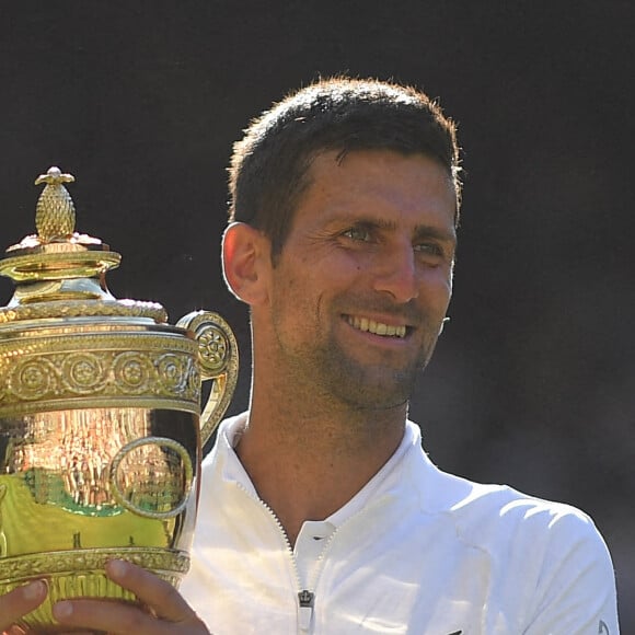 Novak Djokovic remporte la finale simple messieurs lors du tournoi de tennis de Wimbledon au All England Lawn Tennis and Croquet Club à Londres. © Antoine Couvercelle / Panoramic / Bestimage