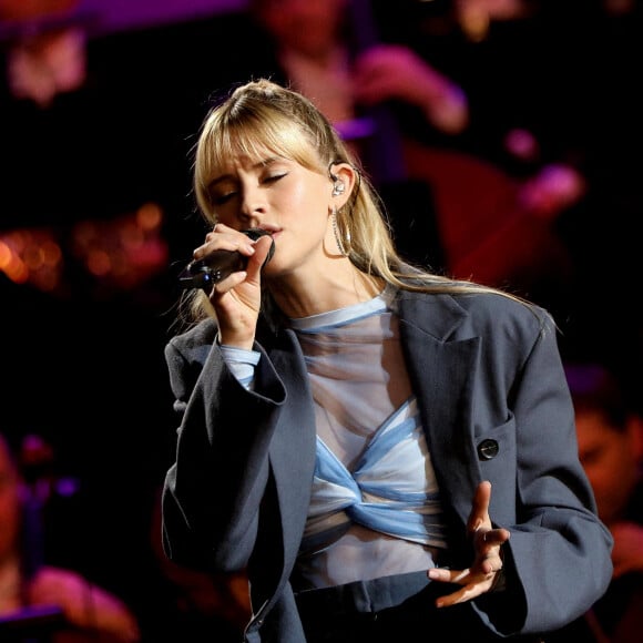 La chanteuse Angele - Enregistrement de l'émission "Le grand échiquier" à Paris, présentée par C.Chazal, et diffusée le 20 décembre sur France 3. Le 25 Novembre 2021 © Dominique Jacovides / Bestimage