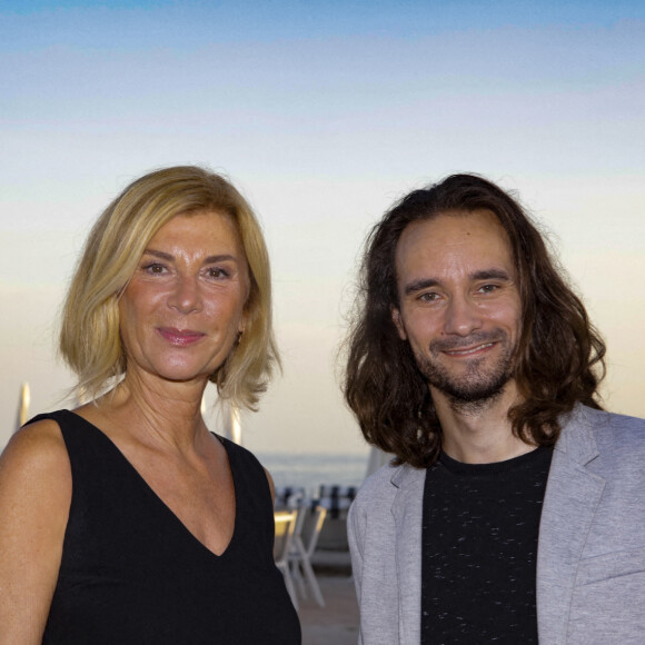 Michèle Laroque (marraine de l'association) et Florian Hessique - Dîner de Gala sous les Étoiles de l'ESM ex-association Enfant Star et Match au Carlton Beach Club à Cannes le 2 juillet 2022 © JLPPA/Bestimage