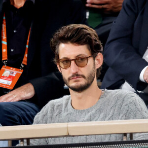 Pierre Niney en tribune (jour 13) lors des Internationaux de France de Tennis de Roland Garros 2022 à Paris, France, le 3 juin 2022. © Dominique Jacovides/Bestimage 