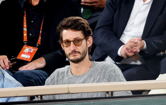 Pierre Niney en tribune (jour 13) lors des Internationaux de France de Tennis de Roland Garros 2022 à Paris, France, le 3 juin 2022. © Dominique Jacovides/Bestimage 