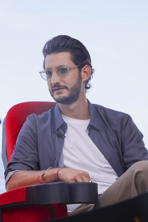 Exclusif - Pierre Niney - Interview de Pierre Niney par A.Trapenard pour Brut, lors du 75ème Festival International du Film de Cannes, France, le 27 mai 2022. © Jack Tribeca/Bestimage