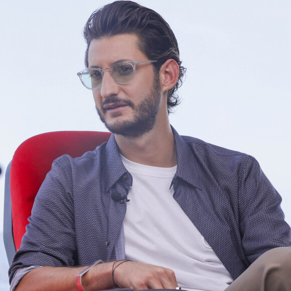 Exclusif - Pierre Niney - Interview de Pierre Niney par A.Trapenard pour Brut, lors du 75ème Festival International du Film de Cannes, France, le 27 mai 2022. © Jack Tribeca/Bestimage