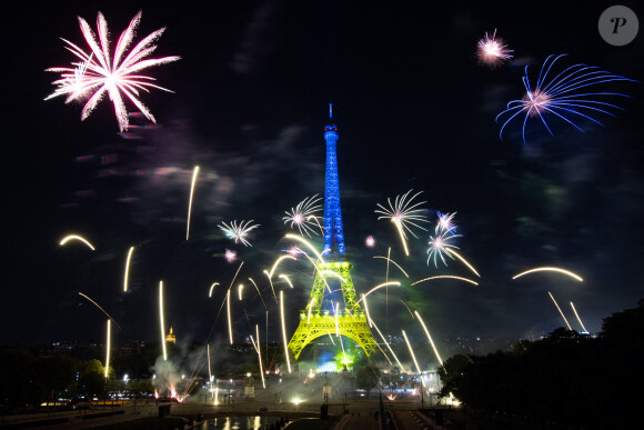 Illustration du feu d'artifice du 14 juillet à la Tour Eiffel à Paris. Le 14 juillet 2022 © Federico Pestellini / Panoramic / Bestimage 