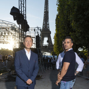 Stéphane Bern et son compagnon Yori pour le concert du 14 juillet 2022.